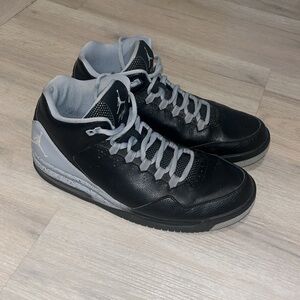 Jordan Flight Origin 2 Black/White/Wolf Grey
2014 retro Men’s sneakers 11 NIKE